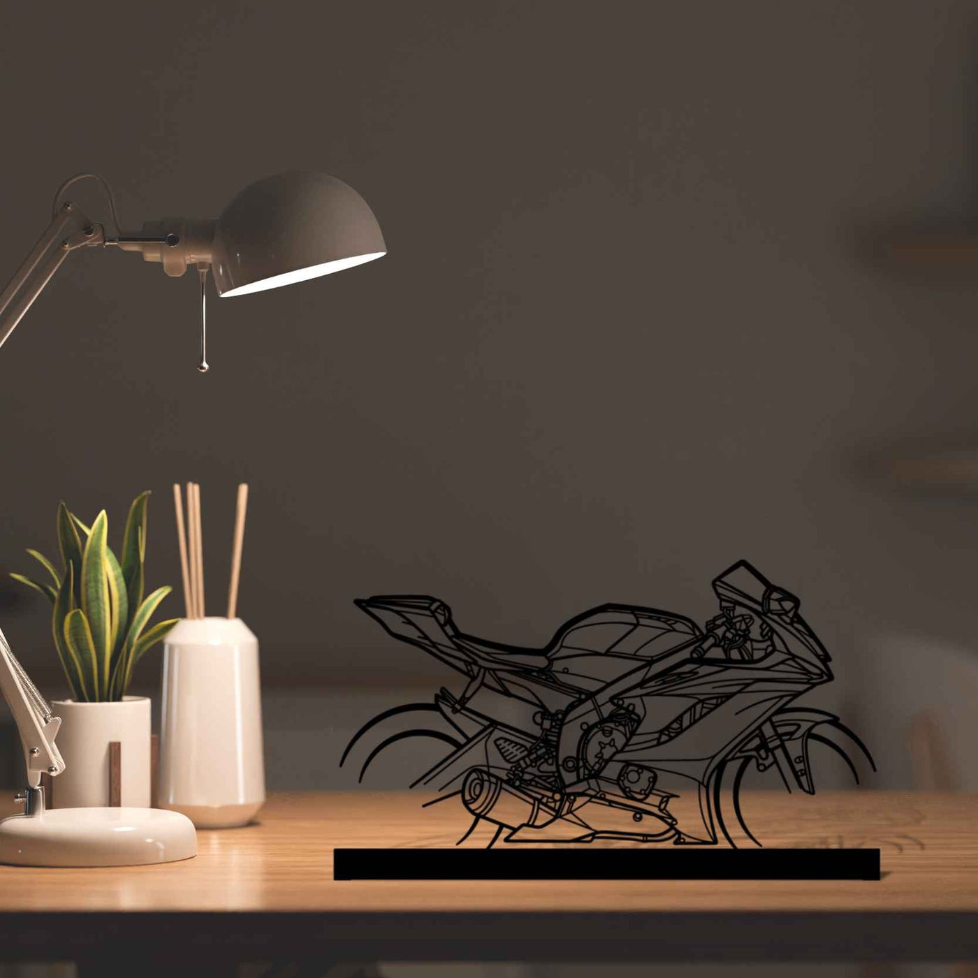 R6 2018 Silhouette Metal Art Stand